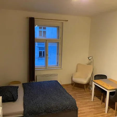 Sunlit Apartment Close To City Center 布拉格 外观 照片