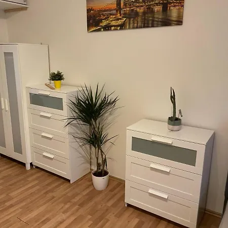 Sunlit Apartment Close To City Center 布拉格 外观 照片